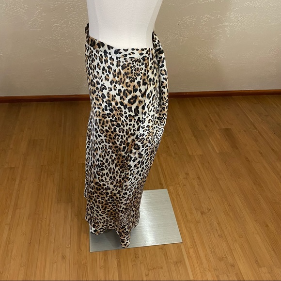 ✨SOLD✨Vici Satin Animal Cheetah Print Midi Skirt - Picture 3 of 7
